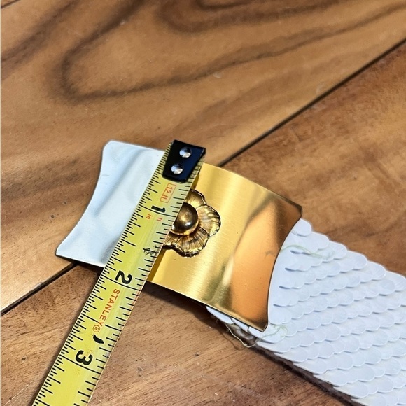 Vintage White Iridescent Snake Scale Sequin Belt Gold Flower Statement Textured - Picture 7 of 8